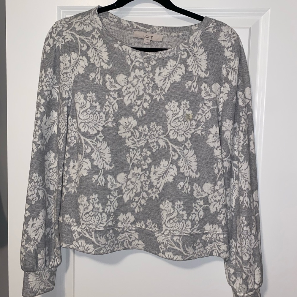 Light Floral Sweatshirt Top